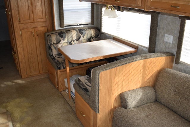 2004 HOLIDAY RAMBLER 30 ADIMIRAL MOTORHOME