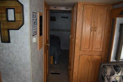 2004 HOLIDAY RAMBLER 30 ADIMIRAL MOTORHOME