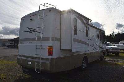 2004 HOLIDAY RAMBLER 30 ADIMIRAL MOTORHOME
