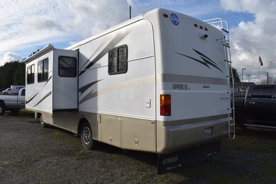 2004 HOLIDAY RAMBLER 30 ADIMIRAL MOTORHOME