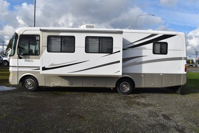 2004 HOLIDAY RAMBLER 30 ADIMIRAL MOTORHOME