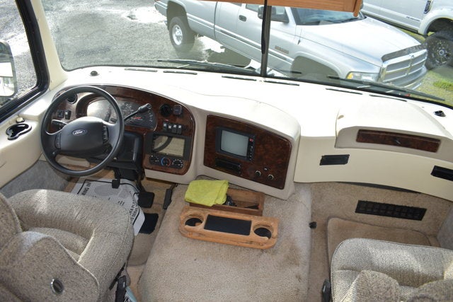 2004 HOLIDAY RAMBLER 30 ADIMIRAL MOTORHOME