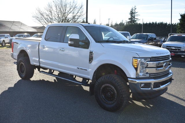 2017 Ford Super Duty F-350 SRW LARIAT PICKUP 4D 6 3/4 FT